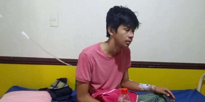 Lester is met spoed opgenomen in het ziekenhuis stichting Sparrow