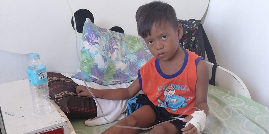 John Mark met spoed naar het ziekenhuis stichting Sparrow