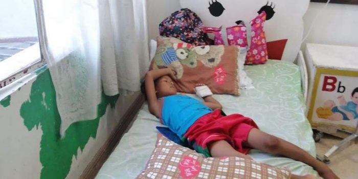 John Mark voor de tweede keer naar het ziekenhuis stichting Sparrow