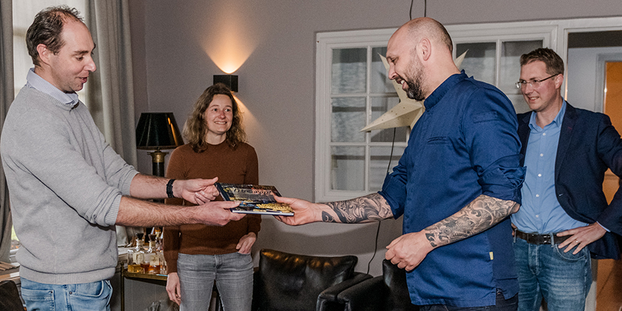 Masarap overhandiging aan Steven Klein Nijenhuis stichting Sparrow 2