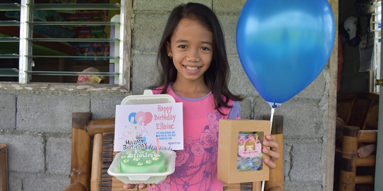 Ellaine laat haar school zien stichting Sparrow