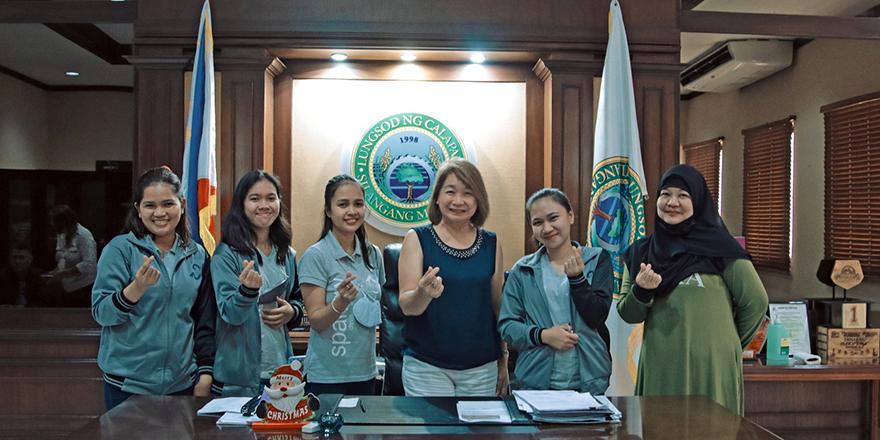 Gesprek met de burgemeester van Calapan stichting Sparrow